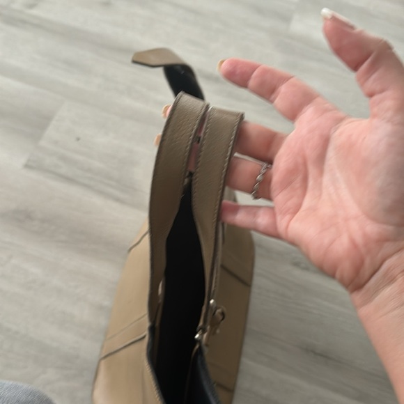 Guy Laroche bag - Picture 3 of 8